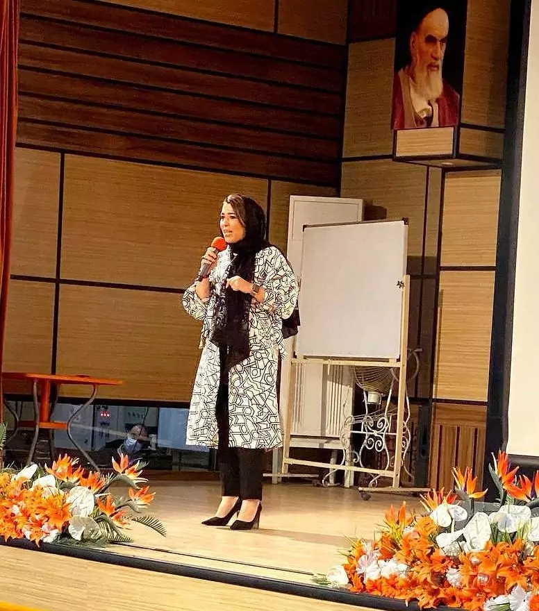 photo-5803018189112724018-y-min-6894600494eec